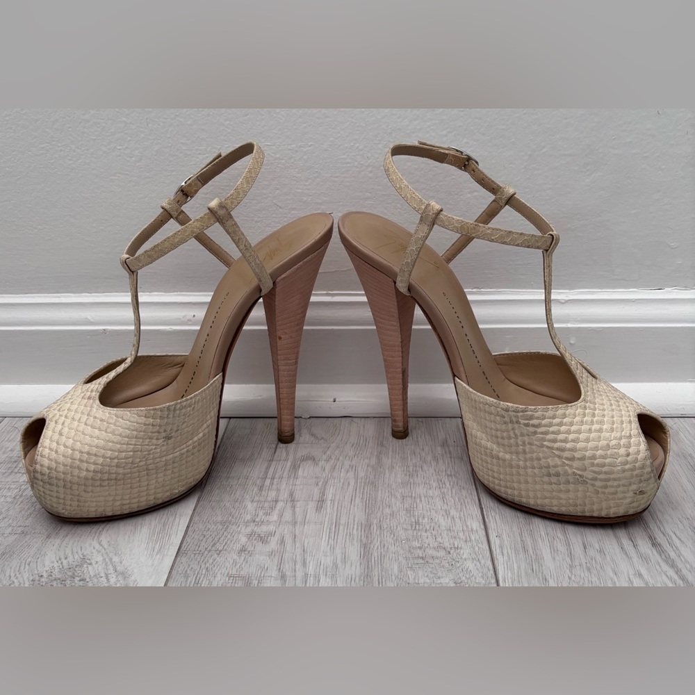 Giuseppe Zanotti T Strap Peep Toe Platform Leather Lizard Print Wood Heels 37.5